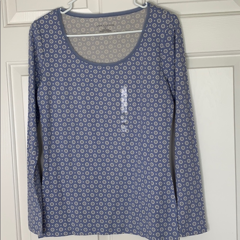 Ann Taylor circle dot S Long Sleeved Tee